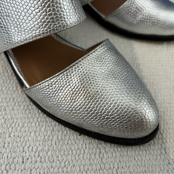 Deena & Ozzy Cut-Out Buckle Silver Boot (Urban Outfitters) - Picture 2 of 6